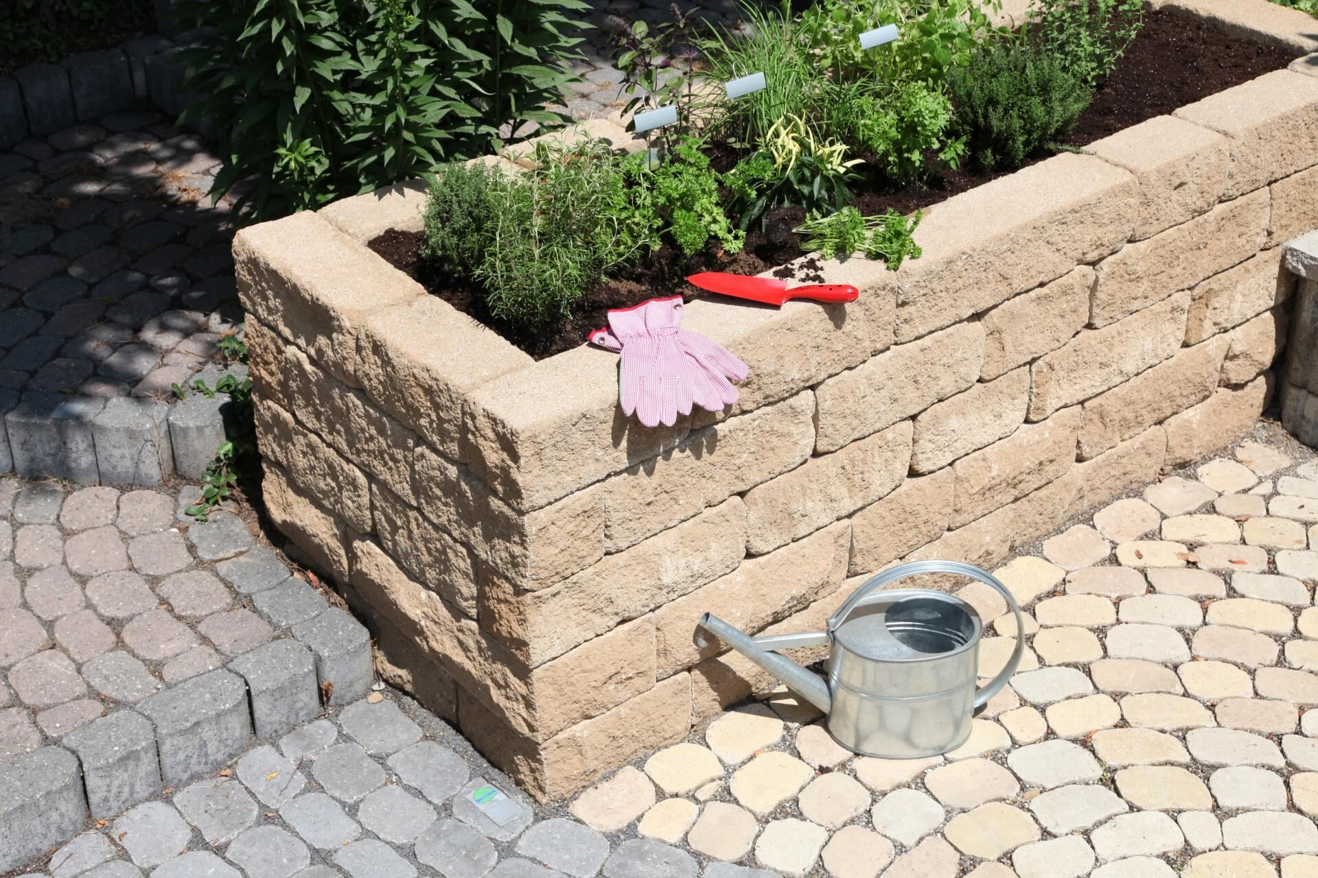 SANTURO Hochbeetmauer einseitig bearbeitet Steinhöhe 15cm, Mauerdicke 15cm, 7 gemischte Steinlängen, Naturgrau Nr.10