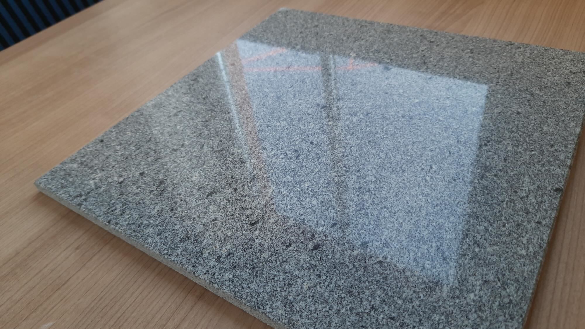 Natursteinfliesen Bayerwald Granit Herrenholz 30,5 x 30,5 x 1,0 cm poliert