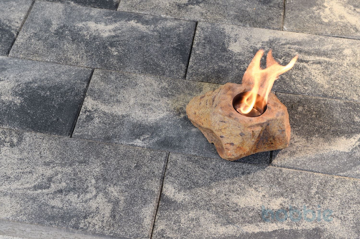PFLASTERPLATTE MIT FELSSTRUKTUR
