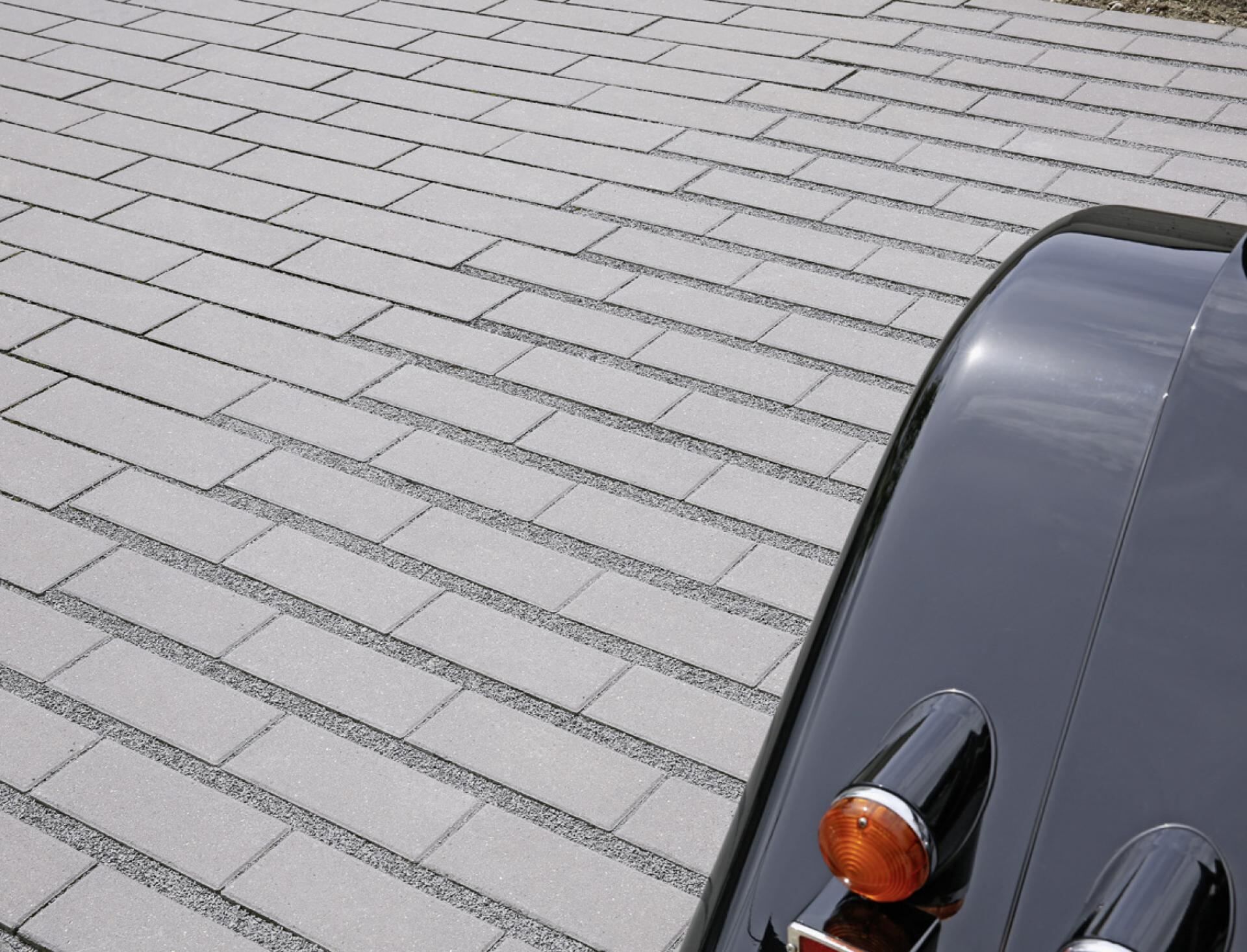 SPIRELL Längsrasenfugenstein mit VS 4 Verschiebesicherung 8cm, 30x15cm mit 30mm Längsrasenfuge, Anthrazit Nr. 20 mit edlem Quarzit-Vorsatz mit VARIO-Funktion DIN EN 1338