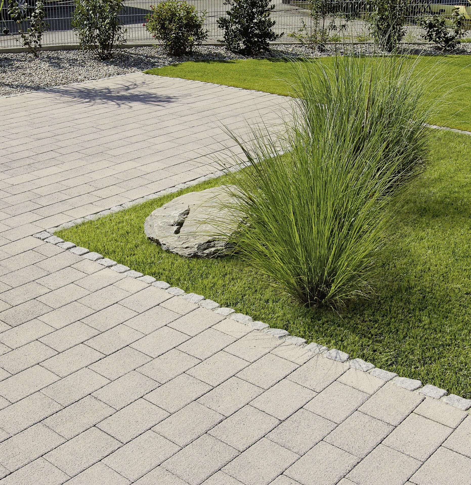 ARCADO mit VS 4 Verschiebesicherung 8cm, 30x15cm, Schiefergrau Nr. 16 friktionsgefräst, patiniert DIN EN 1338