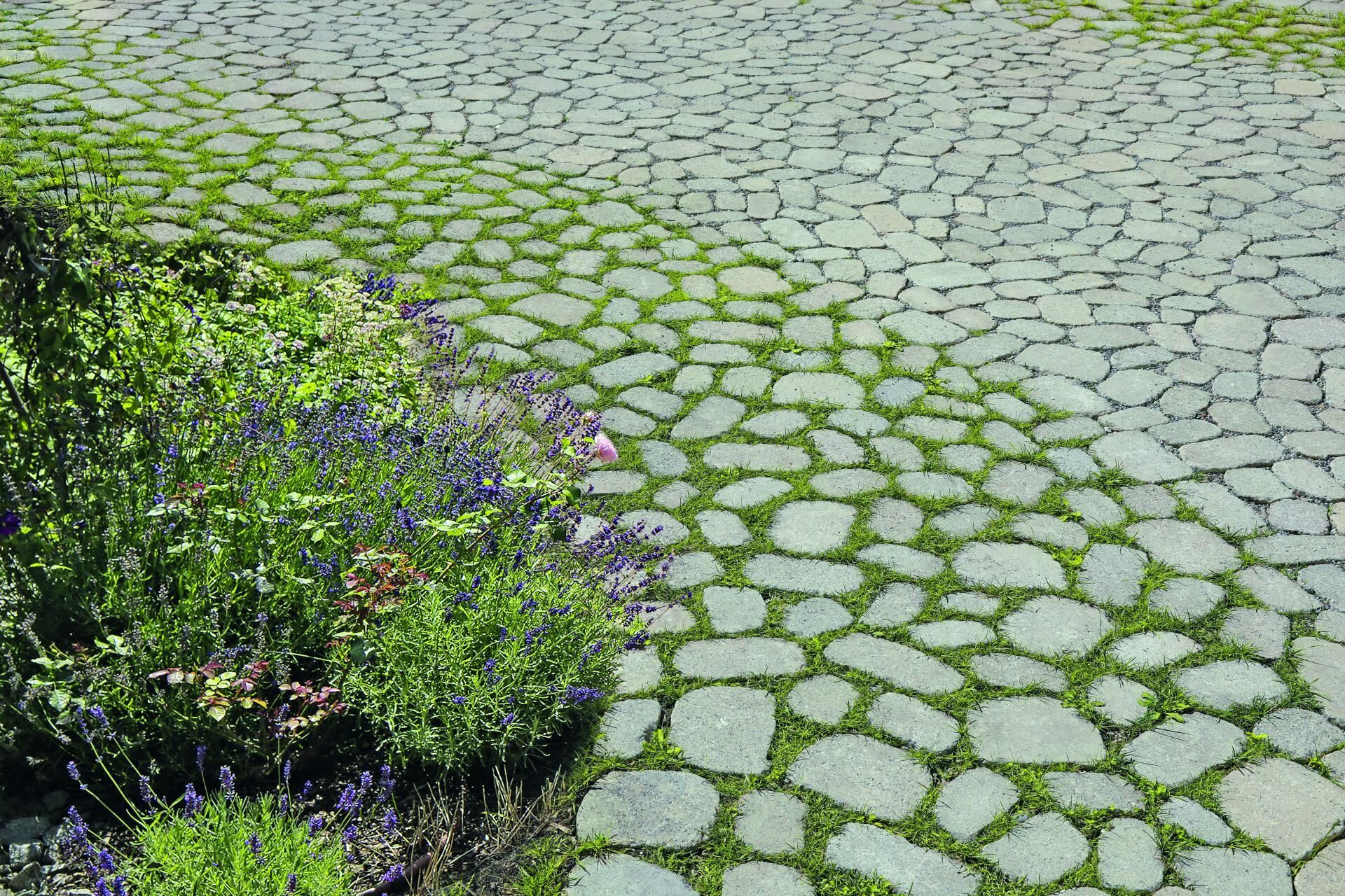 ARENA Rasen- und Drainfugenstein 10cm, Normalsteine, Big-Bag Kalkstein-Schattiert Nr. 129 getrommelt Verschiebesicherung durch Rundumverzahnung DIN EN 1338 (*)