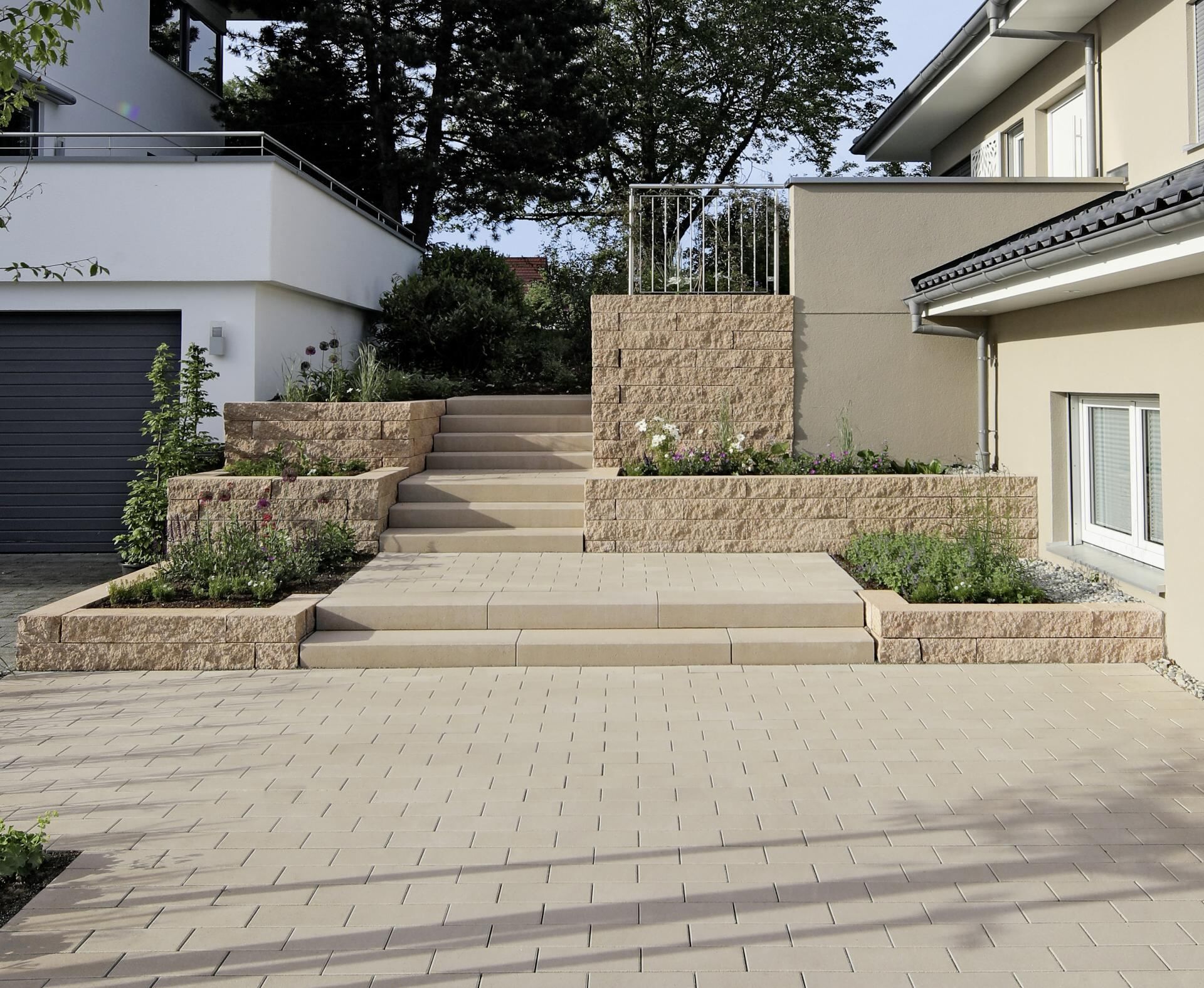 SCALA Stufe Individuelle Anfertigung Länge Max. 200xTiefe 30-40xHöhe 14-20cm, Sandbraun II Nr. 77 sandgestrahlt DIN EN 13198