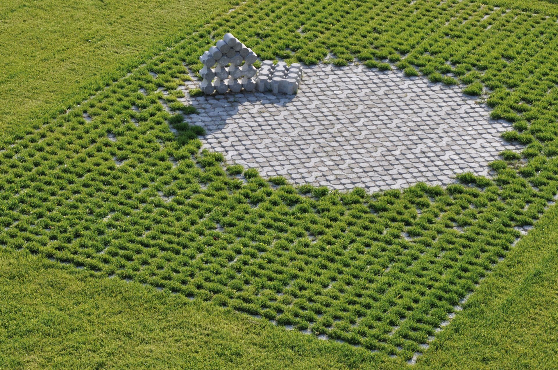 GDM.LUNIX Rasenkammerstein