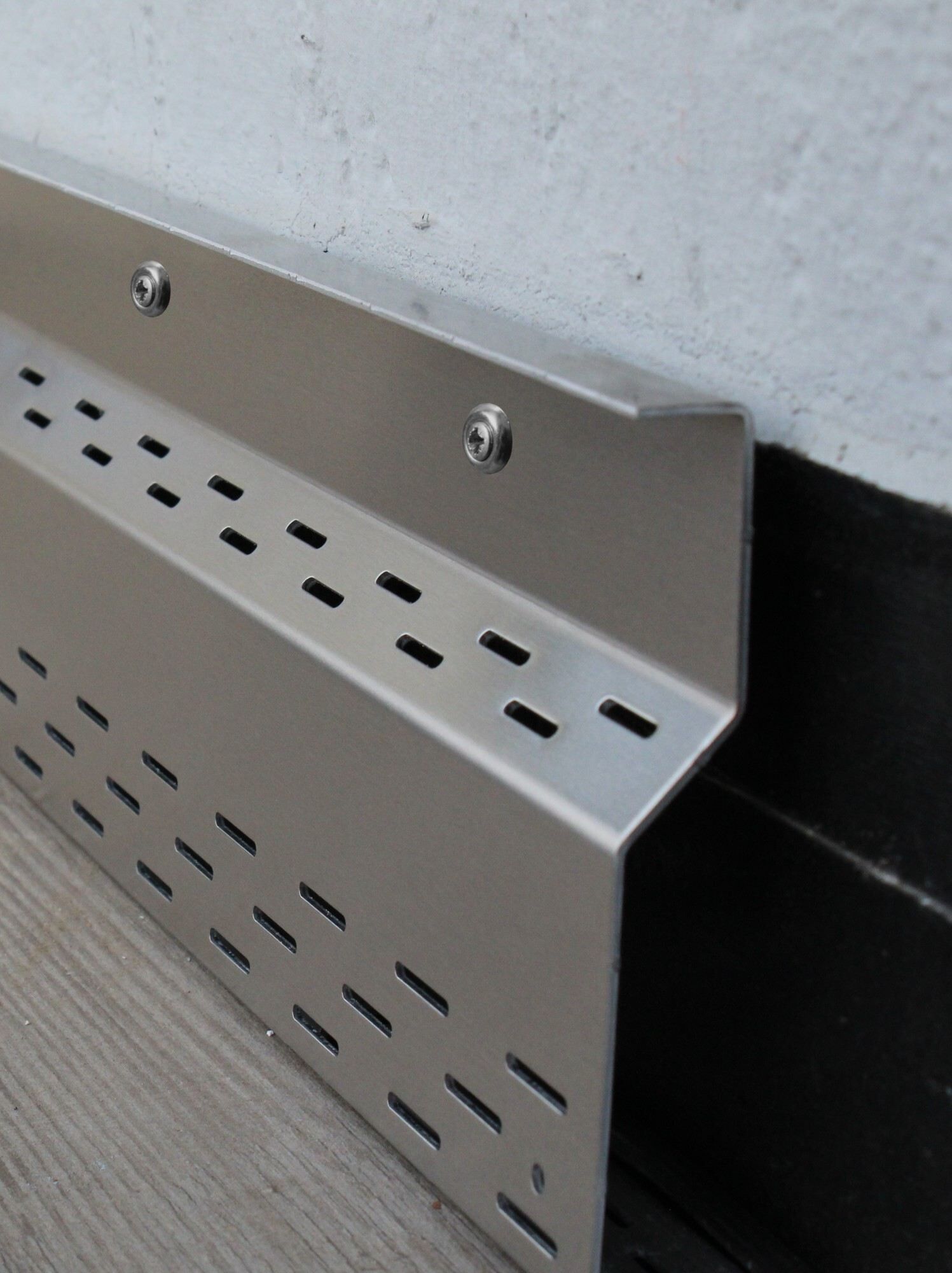 Sockelwand-Profil Alu Schlitzloch SW-P, 250x40x2 mm x 2 m